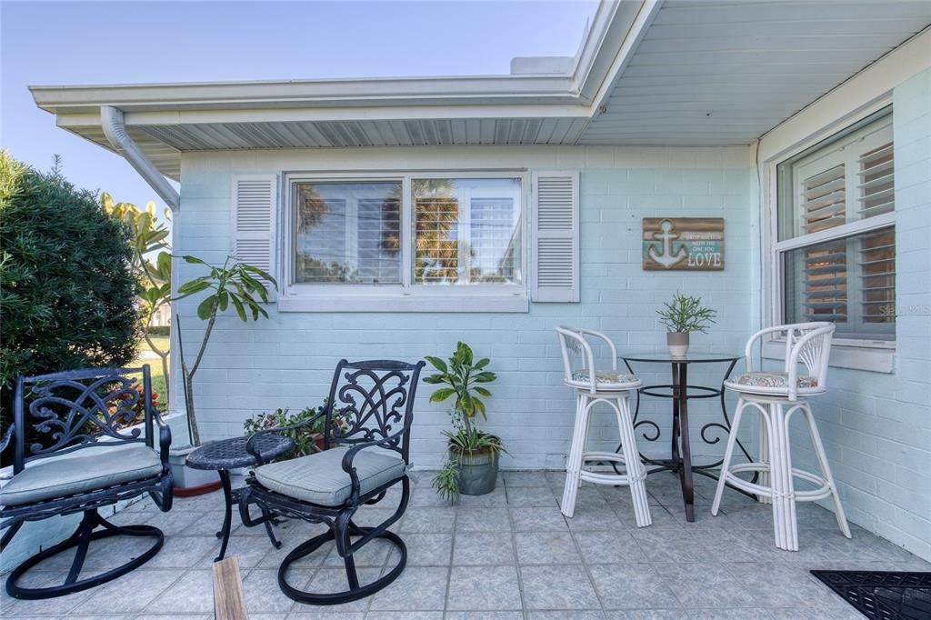 Active With Contract: $400,000 (2 beds, 2 baths, 1415 Square Feet)