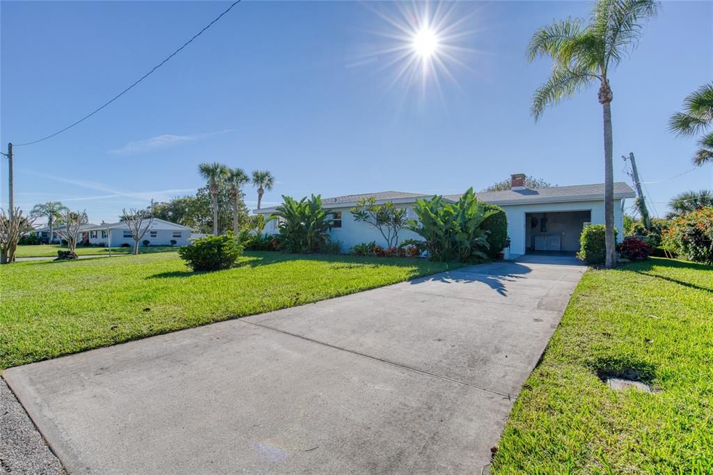 Active With Contract: $400,000 (2 beds, 2 baths, 1415 Square Feet)