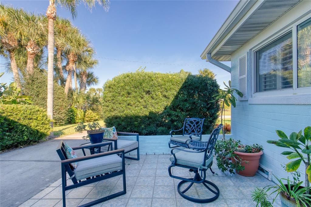 Active With Contract: $400,000 (2 beds, 2 baths, 1415 Square Feet)