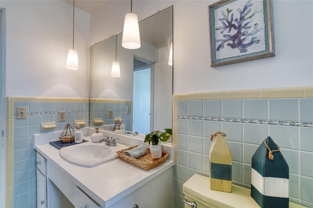 Active With Contract: $400,000 (2 beds, 2 baths, 1415 Square Feet)