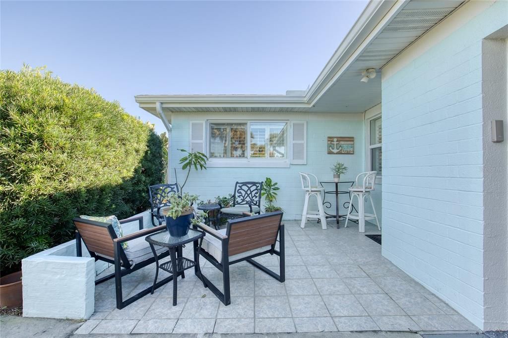 Active With Contract: $400,000 (2 beds, 2 baths, 1415 Square Feet)