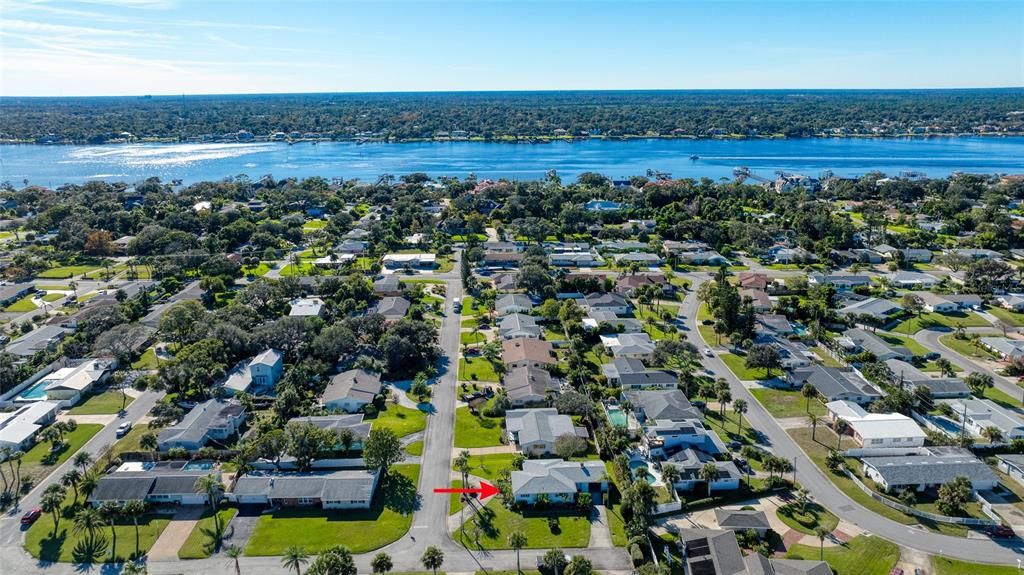 Active With Contract: $400,000 (2 beds, 2 baths, 1415 Square Feet)