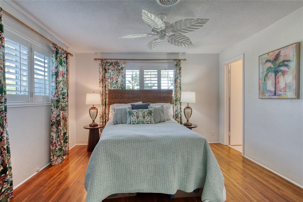 Active With Contract: $400,000 (2 beds, 2 baths, 1415 Square Feet)