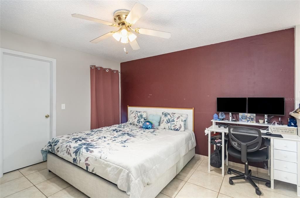 For Sale: $215,000 (2 beds, 2 baths, 938 Square Feet)