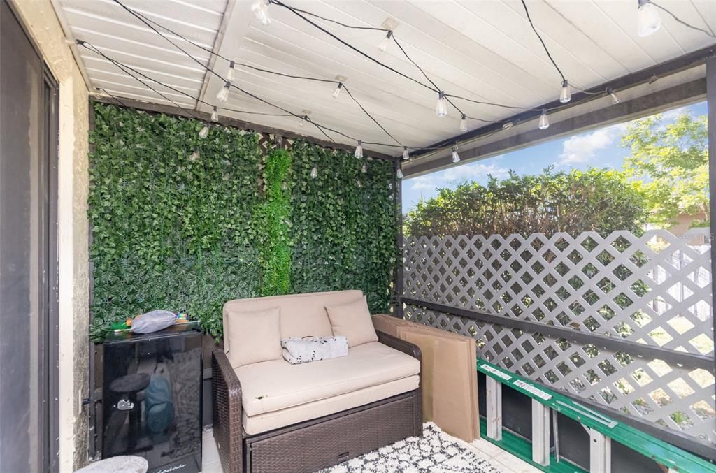 For Sale: $215,000 (2 beds, 2 baths, 938 Square Feet)