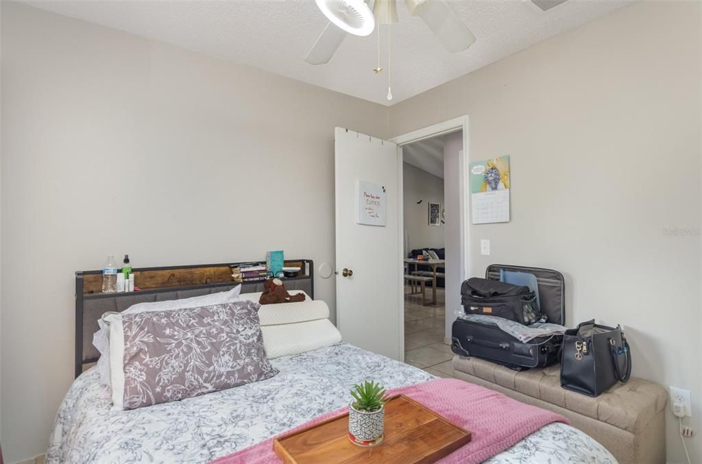 For Sale: $215,000 (2 beds, 2 baths, 938 Square Feet)