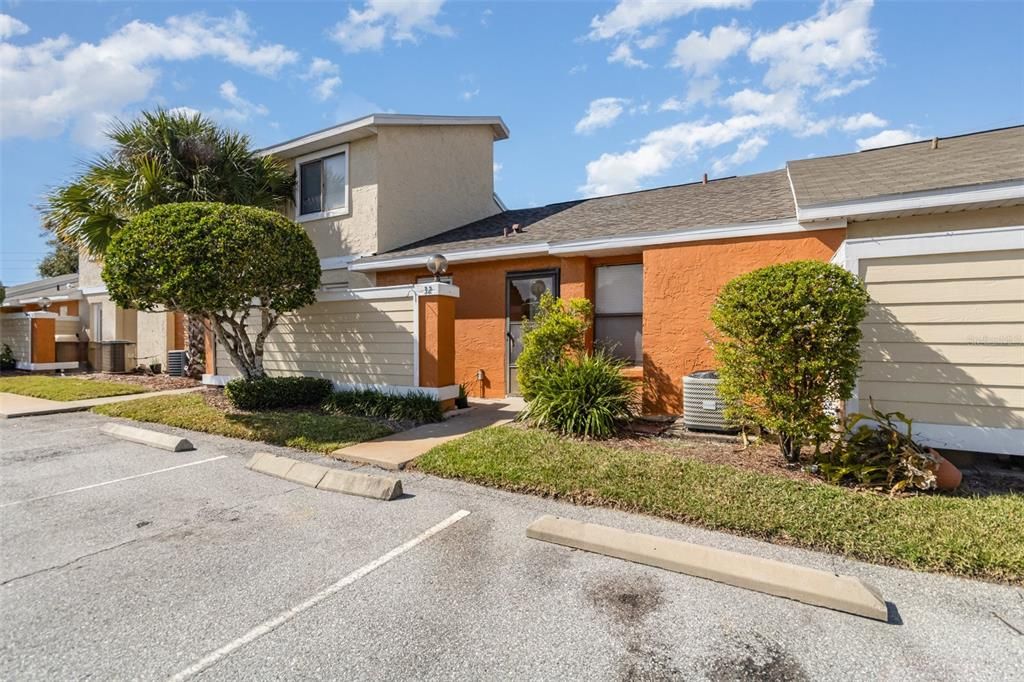 For Sale: $215,000 (2 beds, 2 baths, 938 Square Feet)