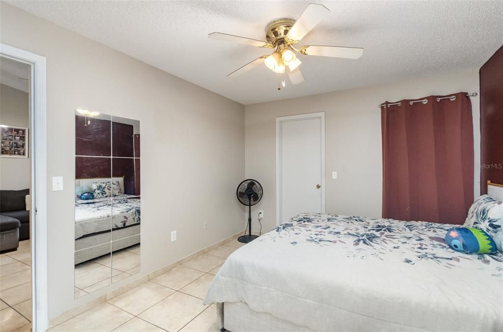 For Sale: $215,000 (2 beds, 2 baths, 938 Square Feet)