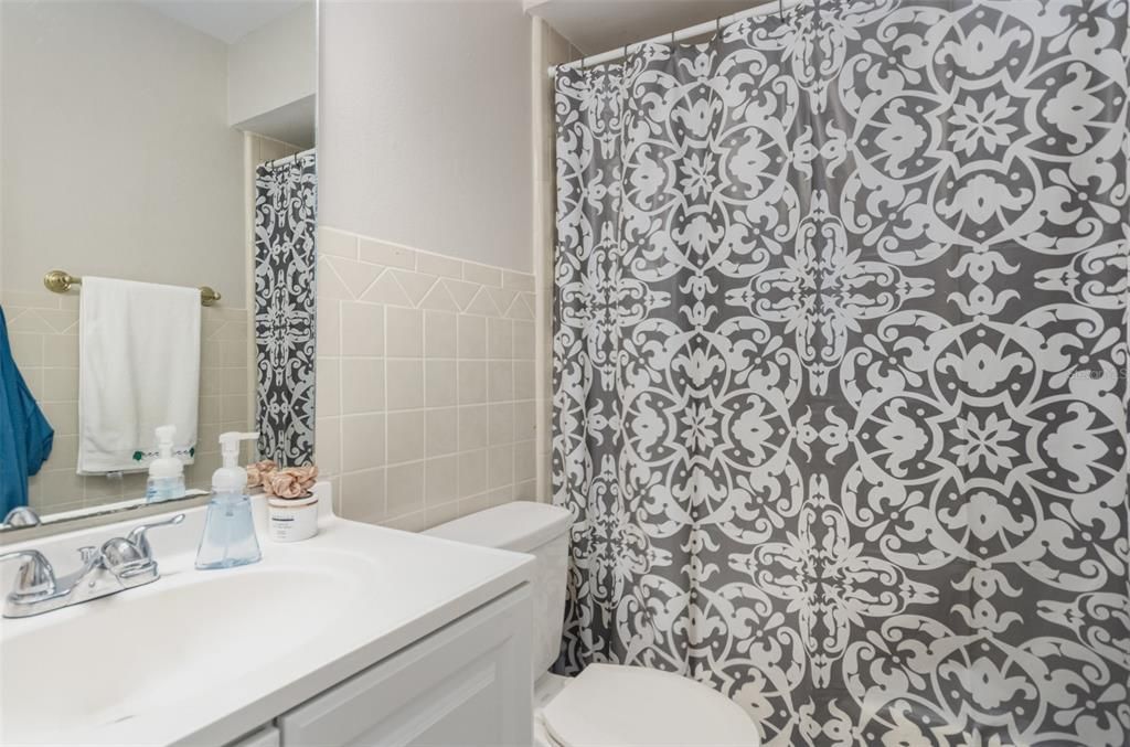 For Sale: $215,000 (2 beds, 2 baths, 938 Square Feet)