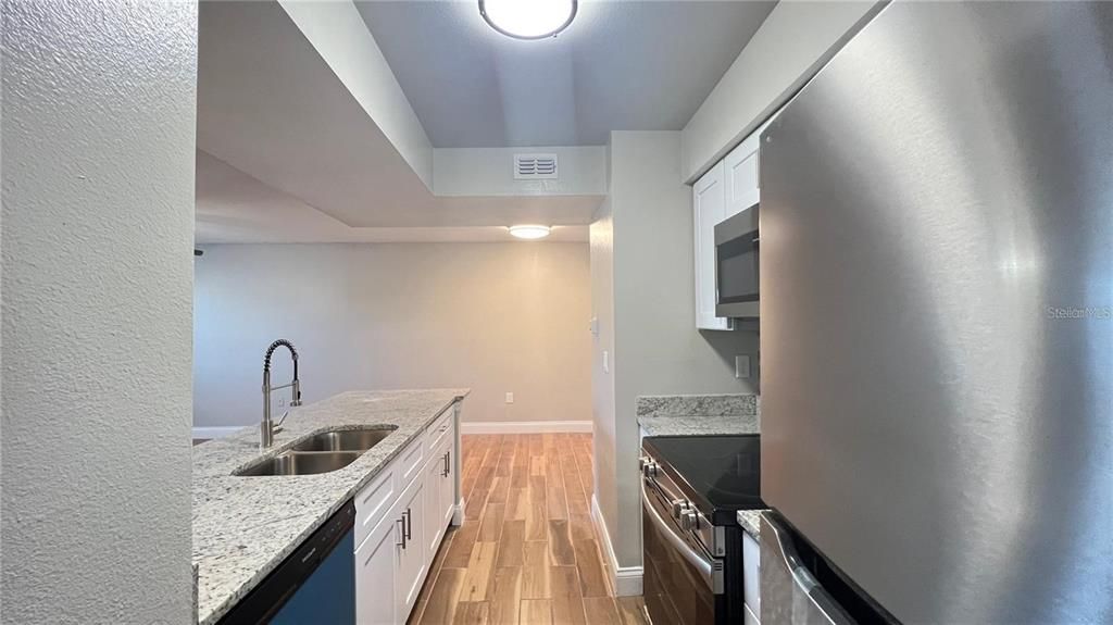 For Rent: $1,300 (1 beds, 1 baths, 661 Square Feet)