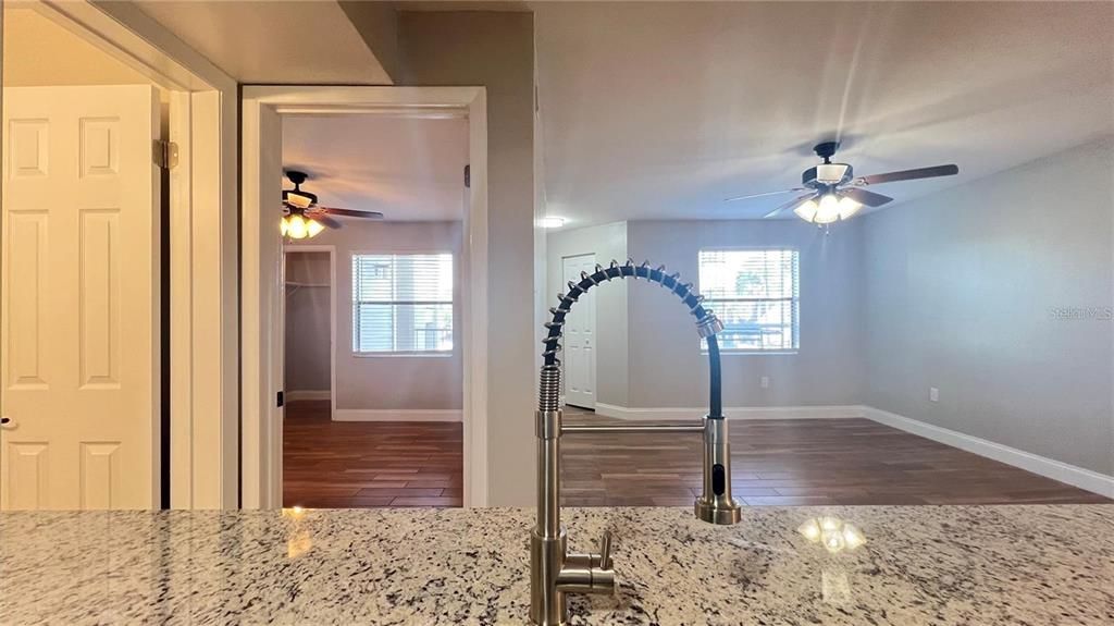 For Rent: $1,300 (1 beds, 1 baths, 661 Square Feet)