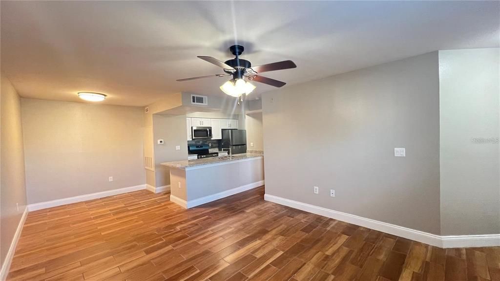 For Rent: $1,300 (1 beds, 1 baths, 661 Square Feet)