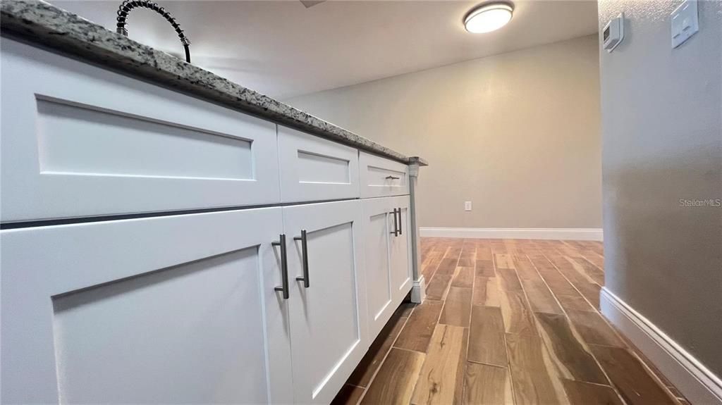 For Rent: $1,300 (1 beds, 1 baths, 661 Square Feet)