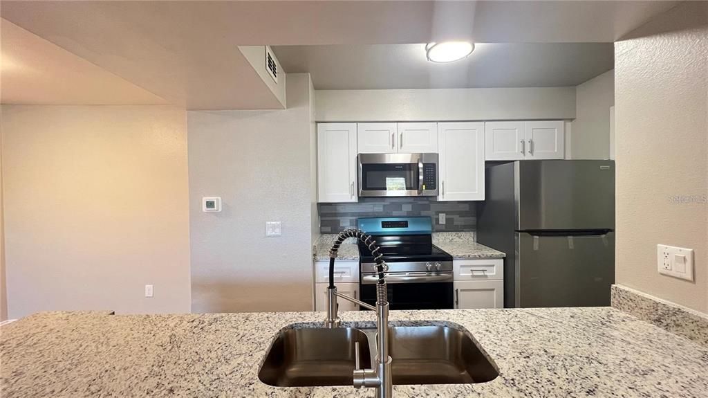 For Rent: $1,300 (1 beds, 1 baths, 661 Square Feet)