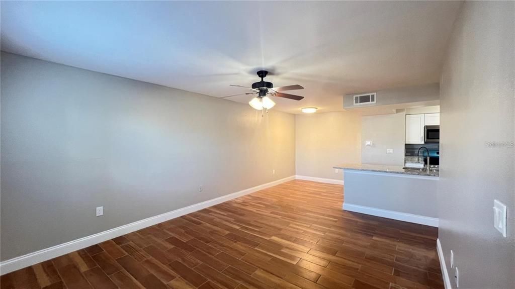 For Rent: $1,300 (1 beds, 1 baths, 661 Square Feet)