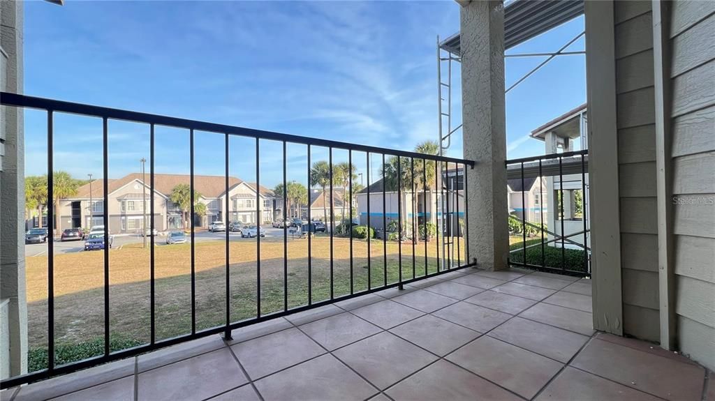 For Rent: $1,300 (1 beds, 1 baths, 661 Square Feet)