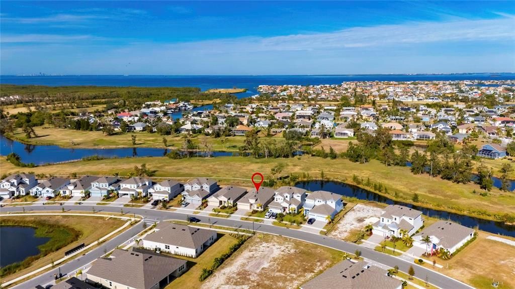 合同活跃: $575,000 (4 贝兹, 3 浴室, 2359 平方英尺)