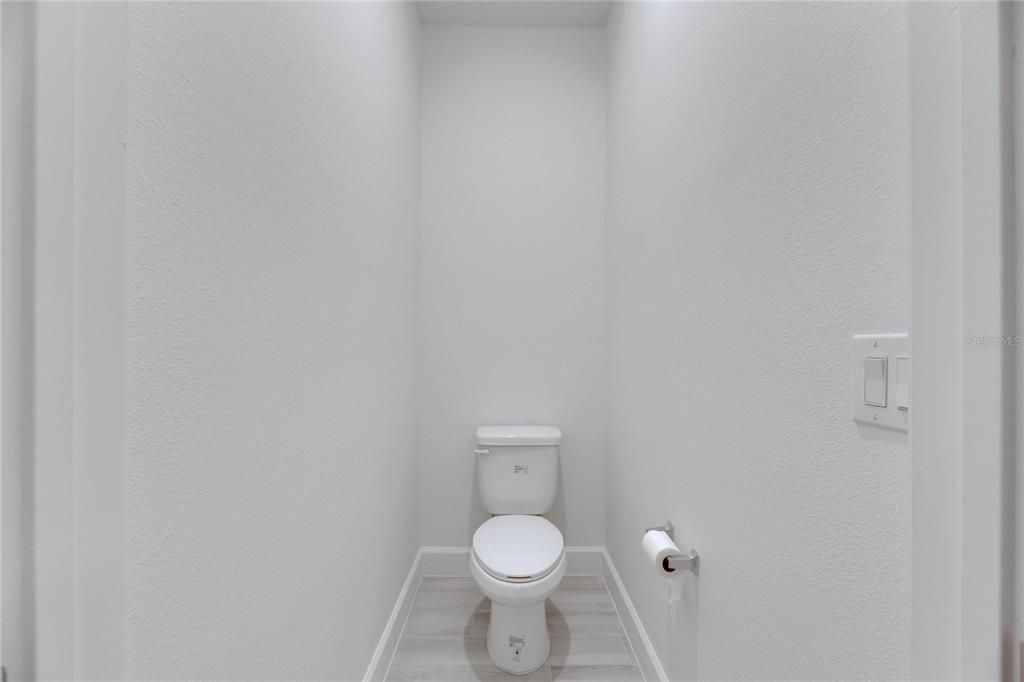 合同活跃: $575,000 (4 贝兹, 3 浴室, 2359 平方英尺)