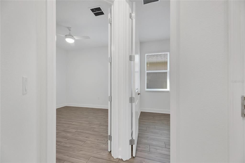 合同活跃: $575,000 (4 贝兹, 3 浴室, 2359 平方英尺)