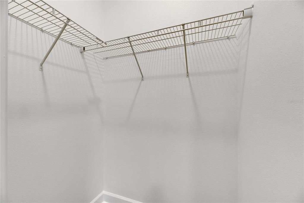 合同活跃: $575,000 (4 贝兹, 3 浴室, 2359 平方英尺)