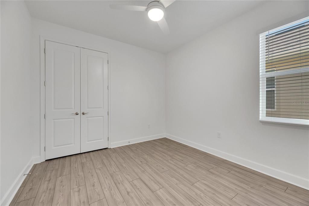 合同活跃: $575,000 (4 贝兹, 3 浴室, 2359 平方英尺)