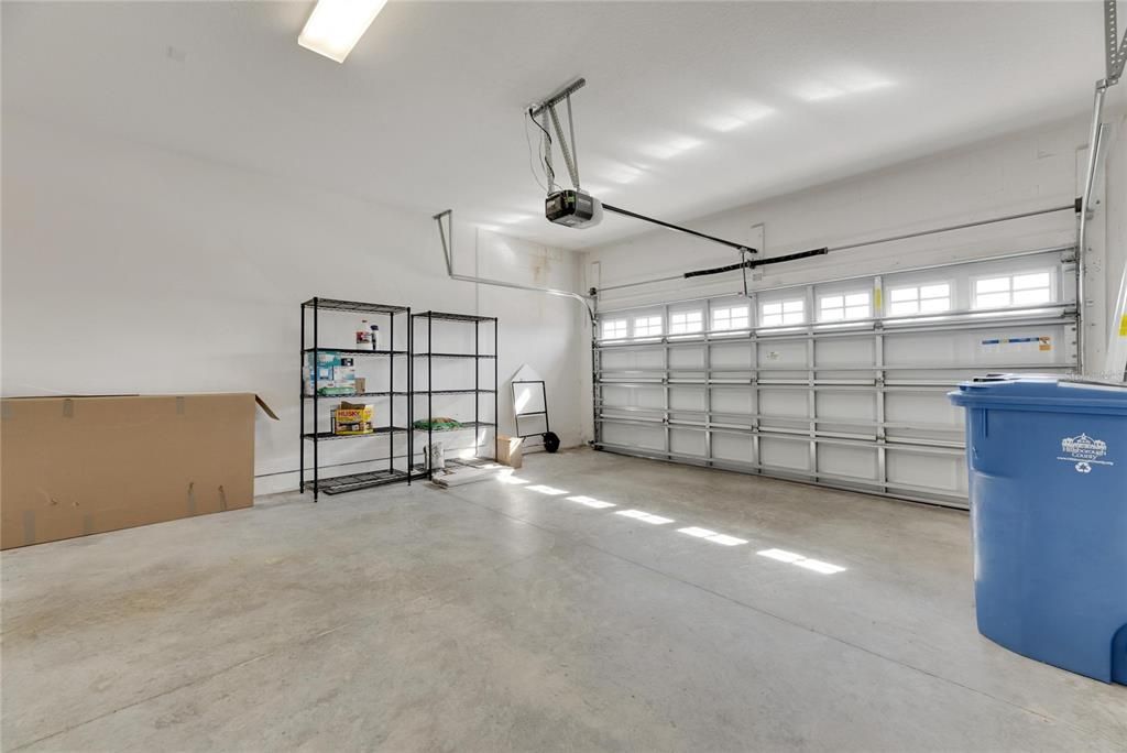 合同活跃: $575,000 (4 贝兹, 3 浴室, 2359 平方英尺)