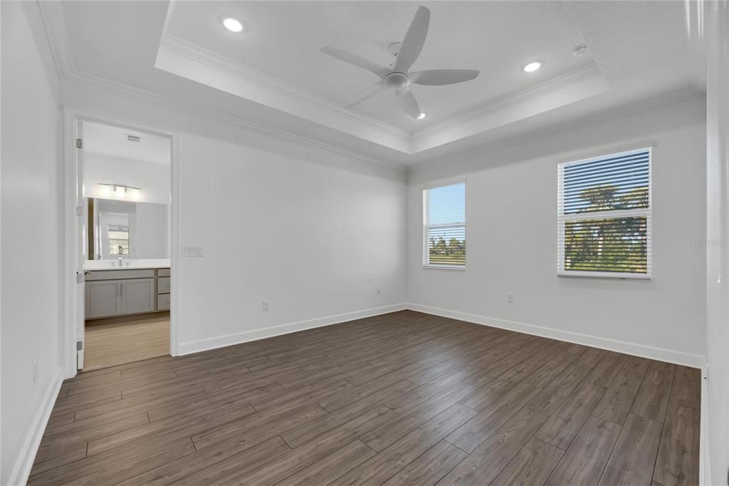 合同活跃: $575,000 (4 贝兹, 3 浴室, 2359 平方英尺)