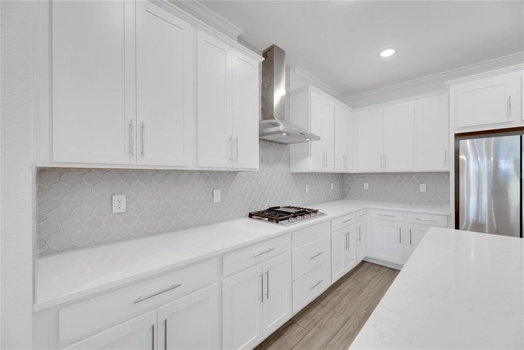 合同活跃: $575,000 (4 贝兹, 3 浴室, 2359 平方英尺)