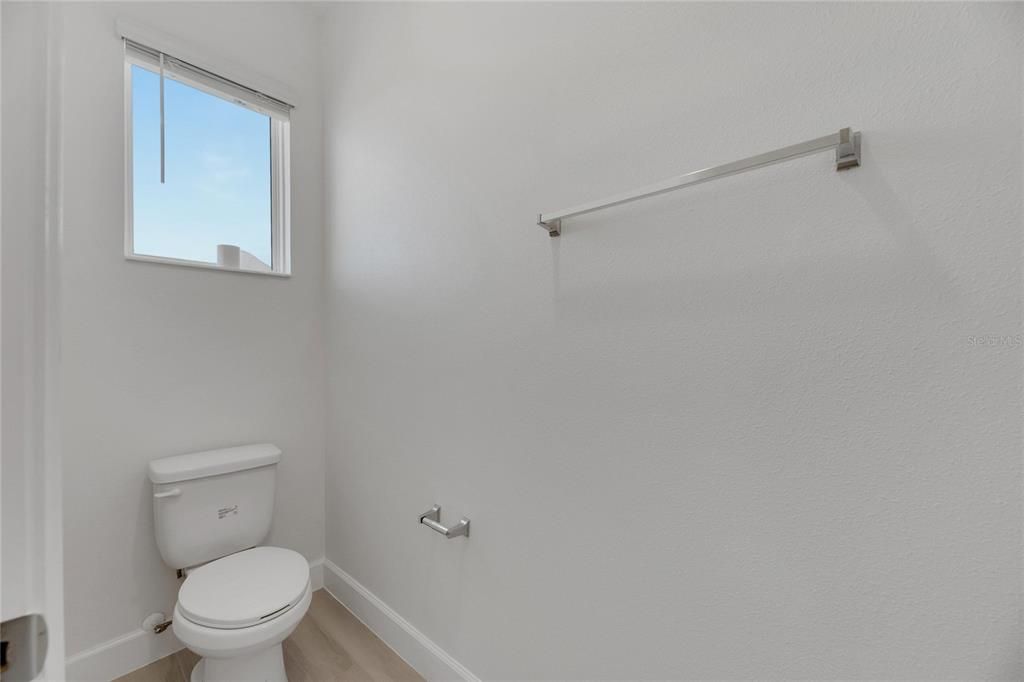 合同活跃: $575,000 (4 贝兹, 3 浴室, 2359 平方英尺)