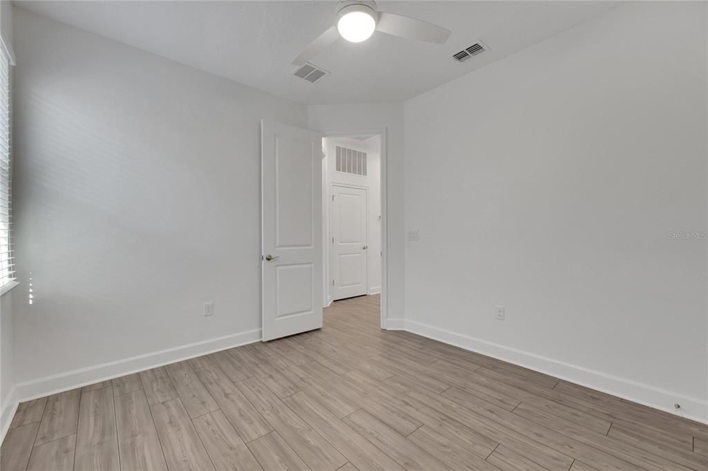 合同活跃: $575,000 (4 贝兹, 3 浴室, 2359 平方英尺)