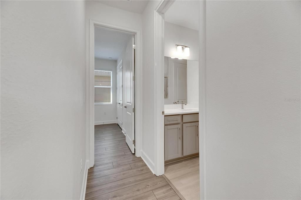 合同活跃: $575,000 (4 贝兹, 3 浴室, 2359 平方英尺)