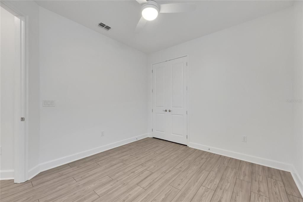 合同活跃: $575,000 (4 贝兹, 3 浴室, 2359 平方英尺)