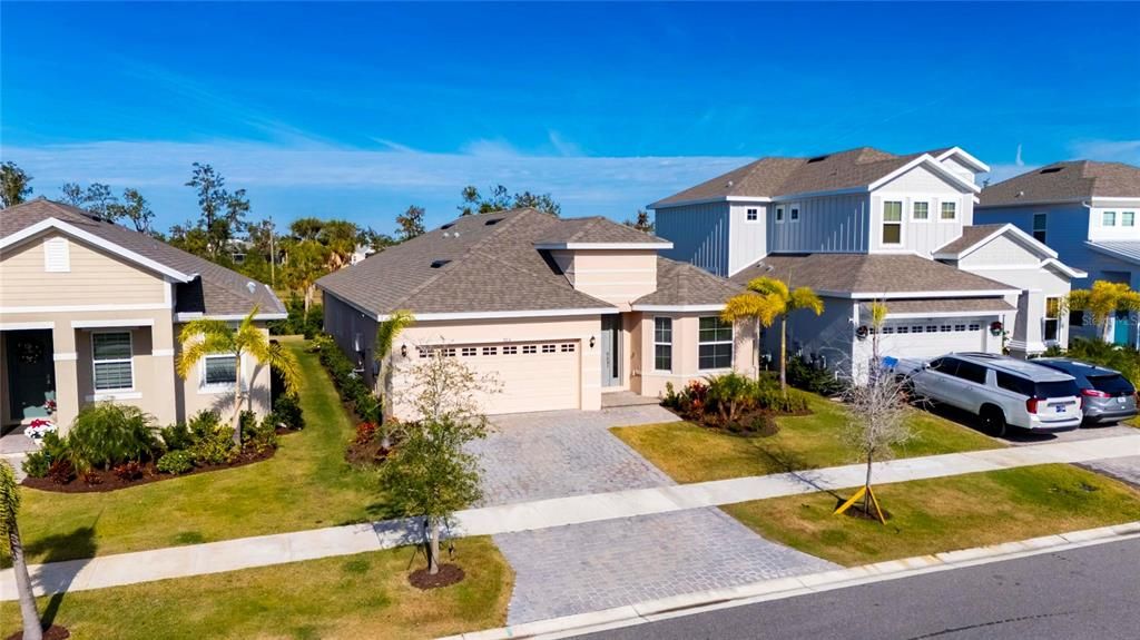 合同活跃: $575,000 (4 贝兹, 3 浴室, 2359 平方英尺)