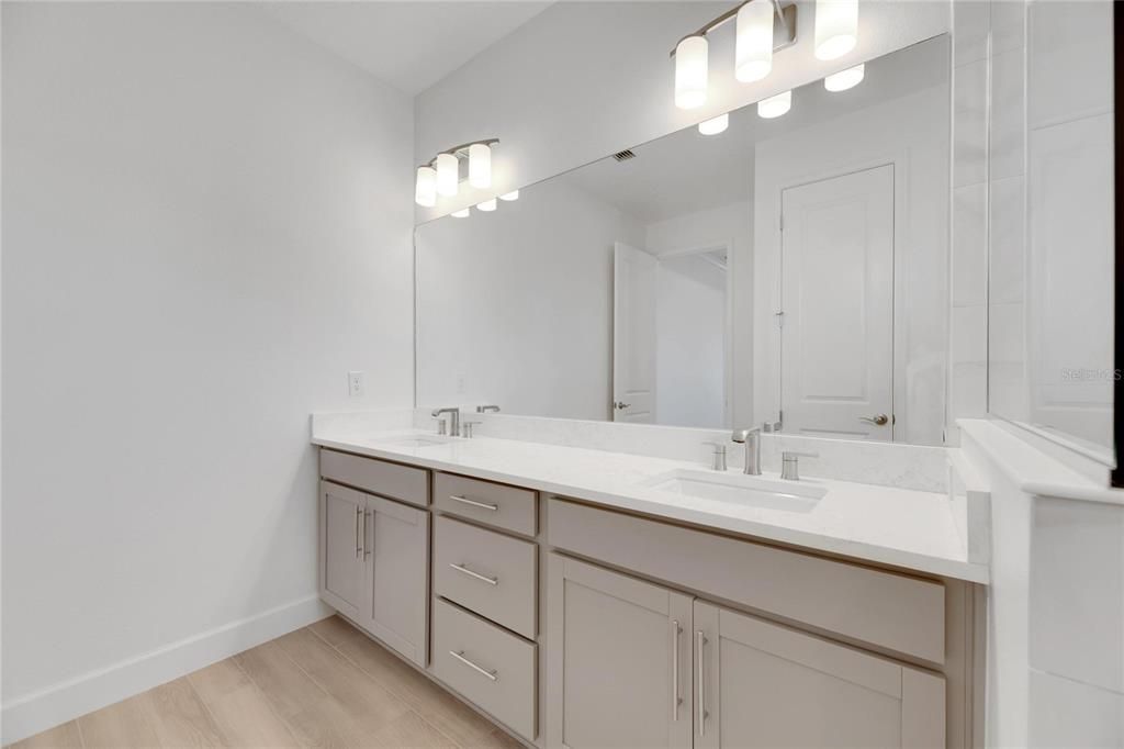 合同活跃: $575,000 (4 贝兹, 3 浴室, 2359 平方英尺)