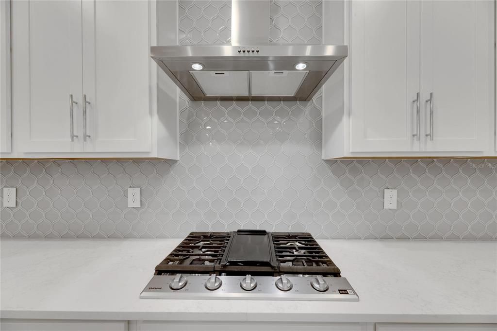 合同活跃: $575,000 (4 贝兹, 3 浴室, 2359 平方英尺)