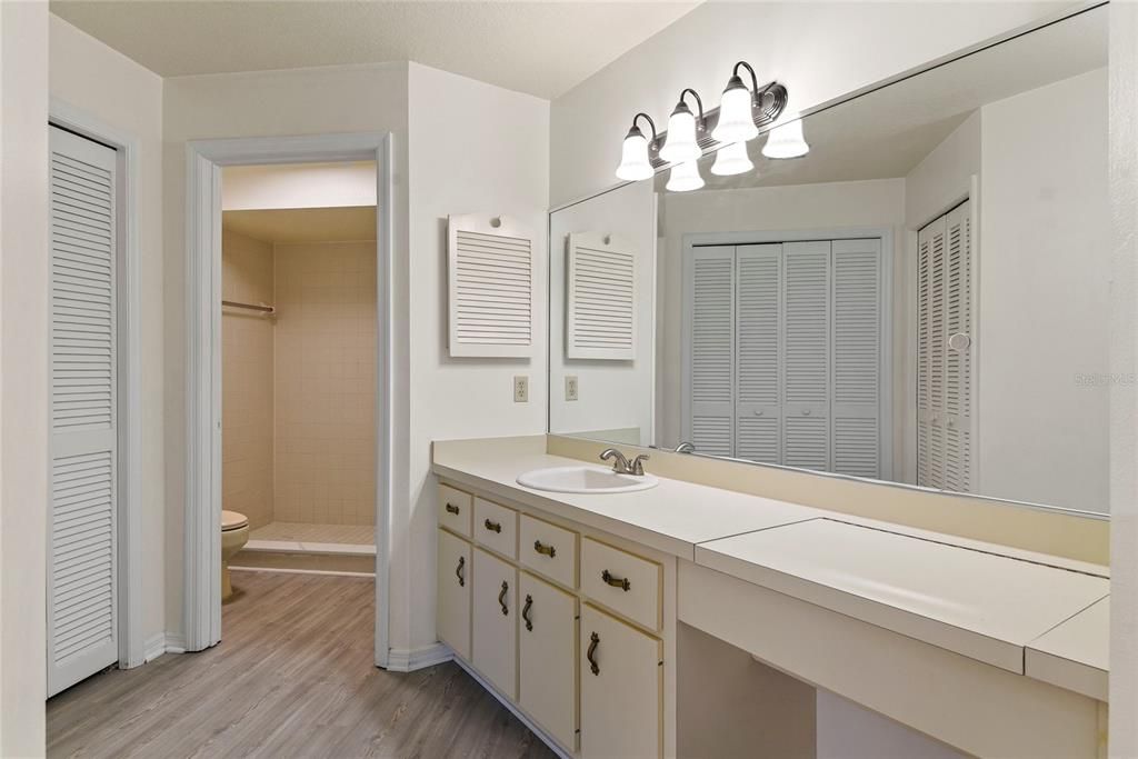 For Sale: $280,000 (2 beds, 2 baths, 1427 Square Feet)