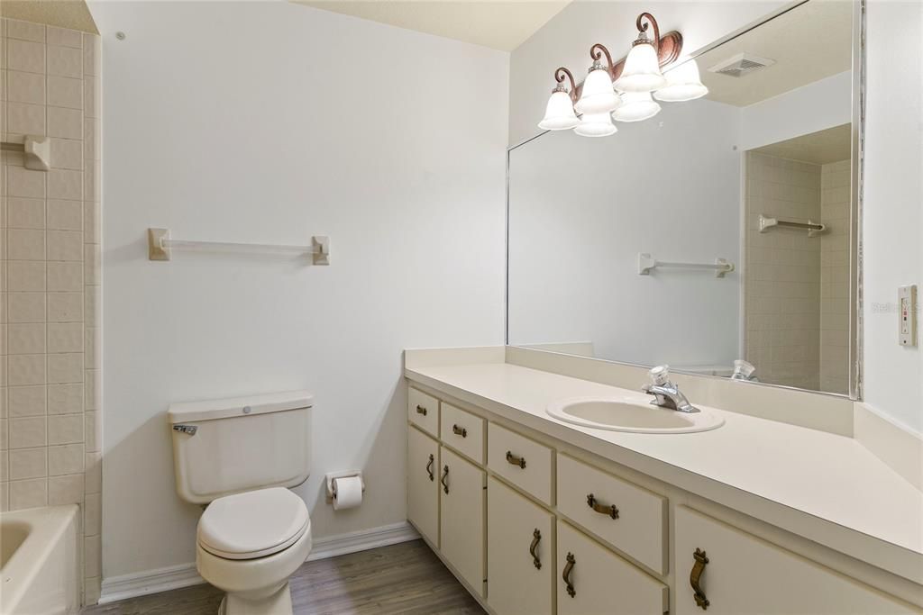 For Sale: $280,000 (2 beds, 2 baths, 1427 Square Feet)