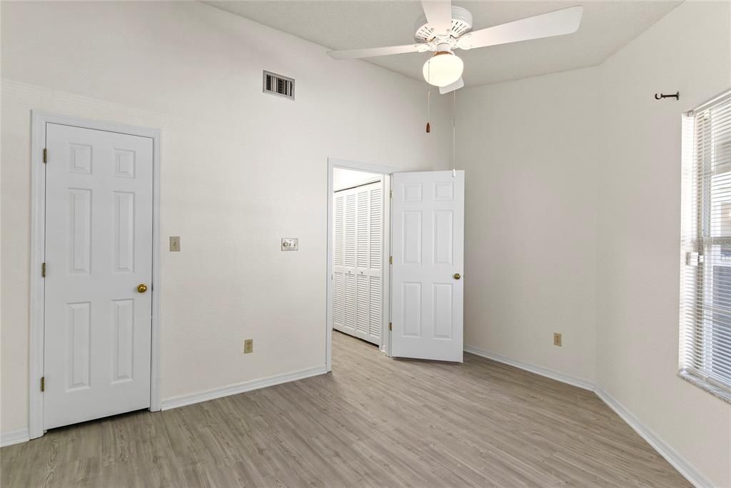 For Sale: $280,000 (2 beds, 2 baths, 1427 Square Feet)