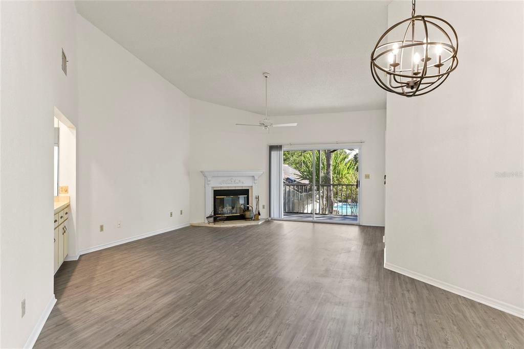 For Sale: $280,000 (2 beds, 2 baths, 1427 Square Feet)