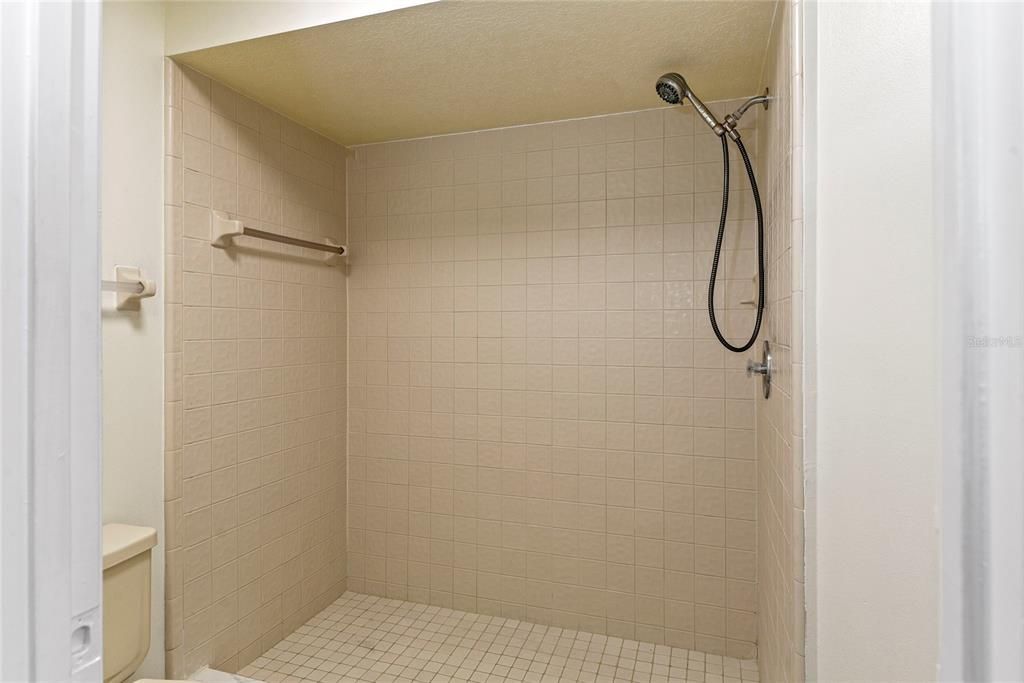 For Sale: $280,000 (2 beds, 2 baths, 1427 Square Feet)