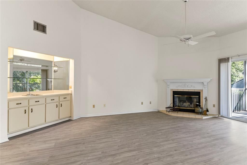 For Sale: $280,000 (2 beds, 2 baths, 1427 Square Feet)