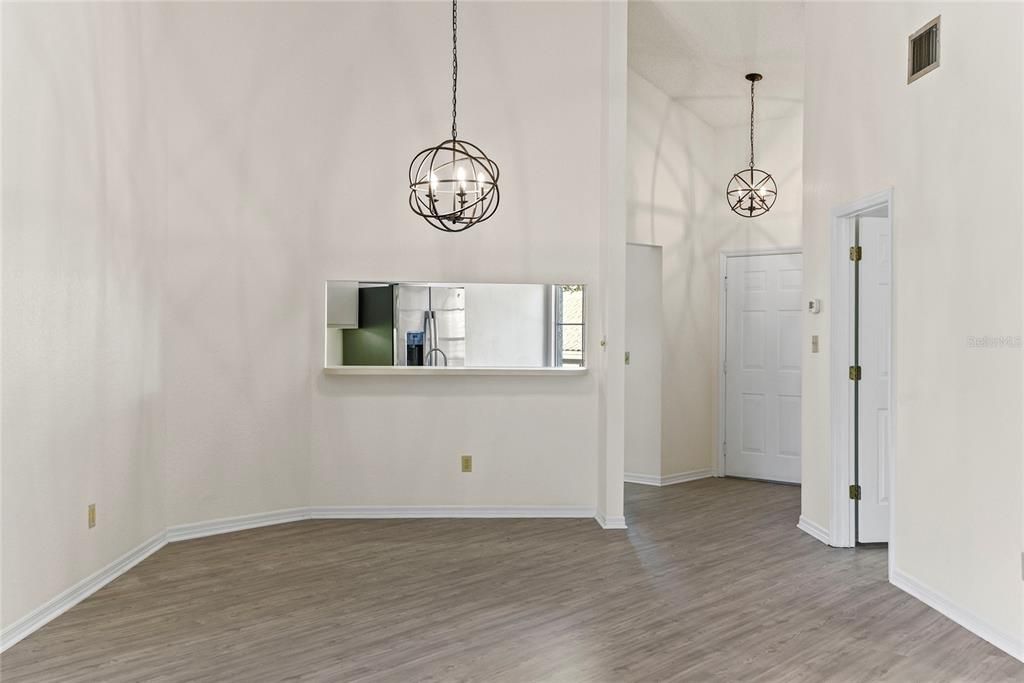 For Sale: $280,000 (2 beds, 2 baths, 1427 Square Feet)