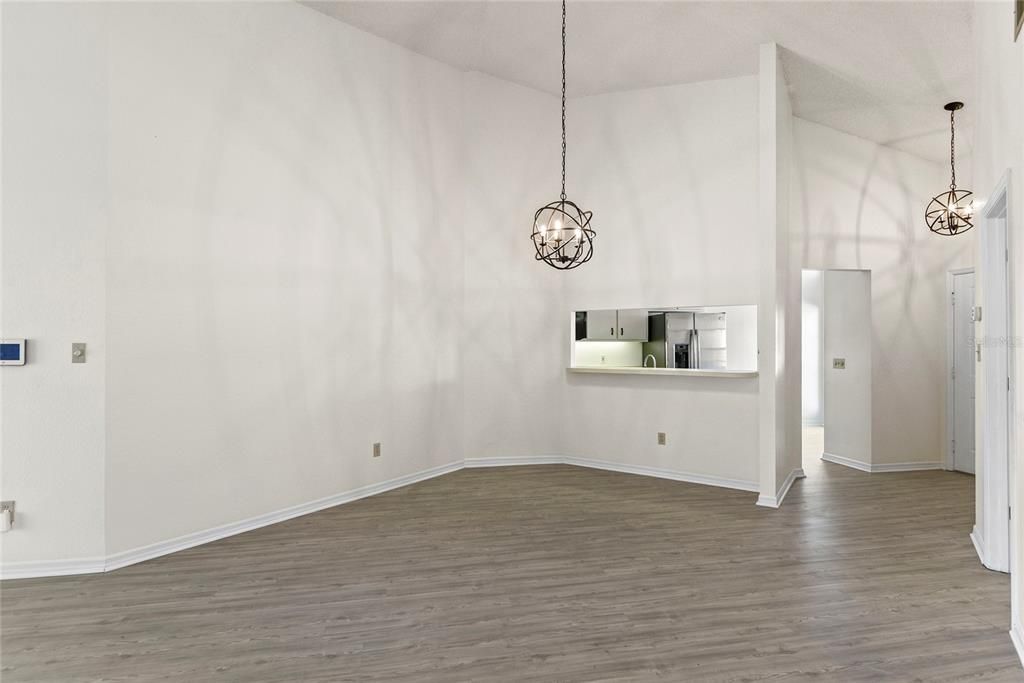 For Sale: $280,000 (2 beds, 2 baths, 1427 Square Feet)