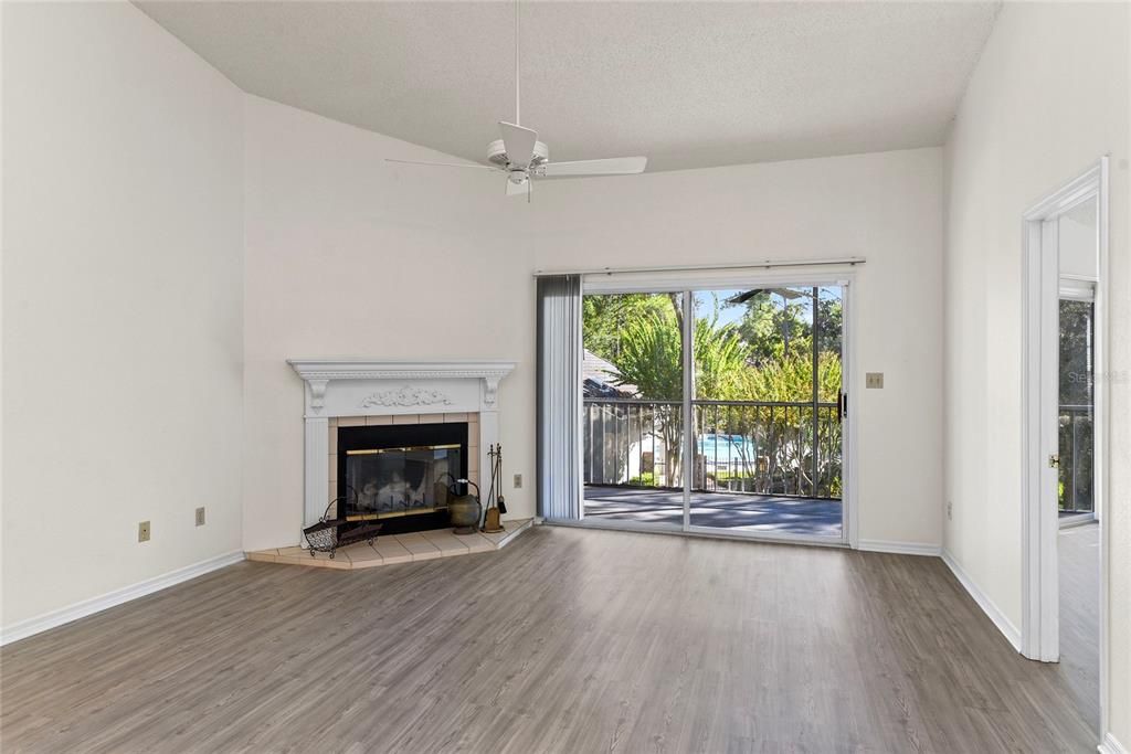 For Sale: $280,000 (2 beds, 2 baths, 1427 Square Feet)