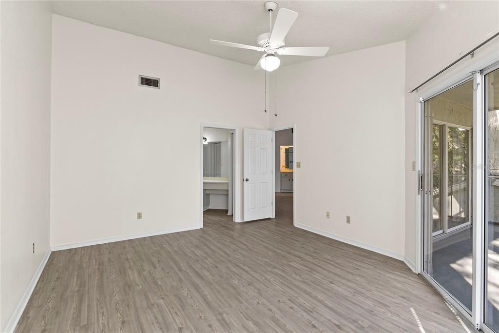 For Sale: $280,000 (2 beds, 2 baths, 1427 Square Feet)