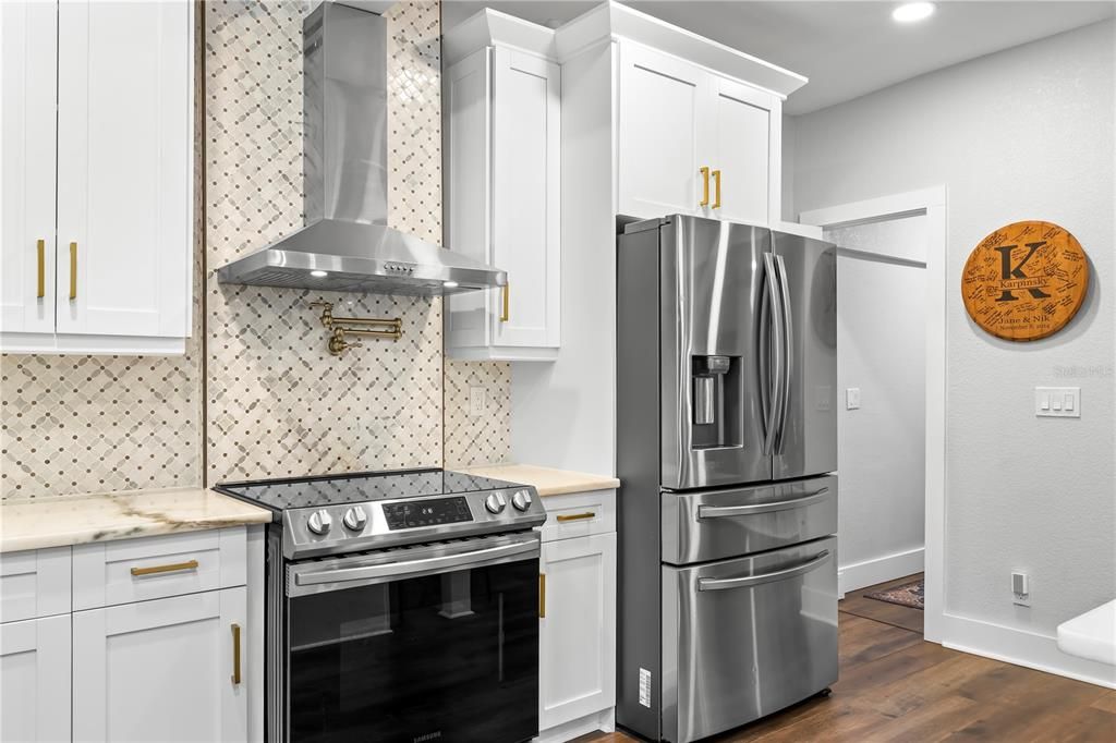 For Sale: $1,200,000 (4 beds, 5 baths, 3782 Square Feet)