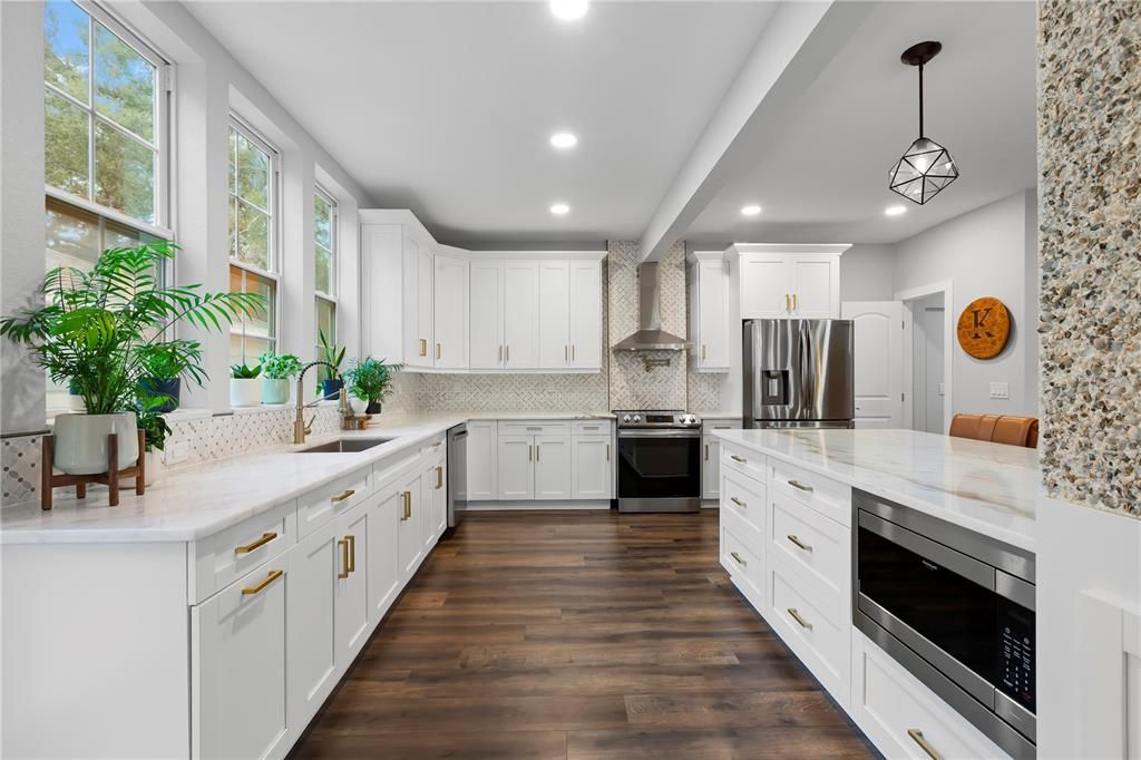 For Sale: $1,200,000 (4 beds, 5 baths, 3782 Square Feet)