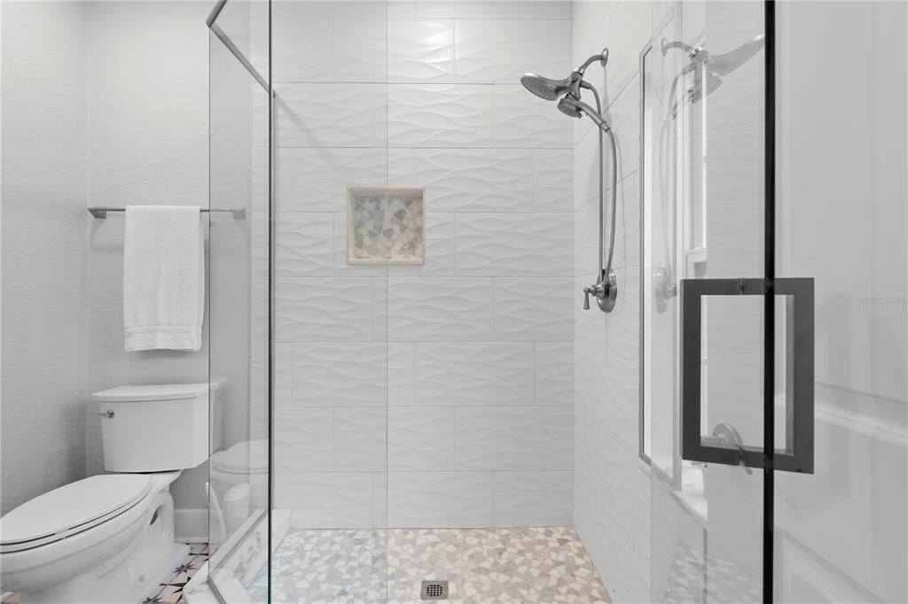 For Sale: $1,200,000 (4 beds, 5 baths, 3782 Square Feet)