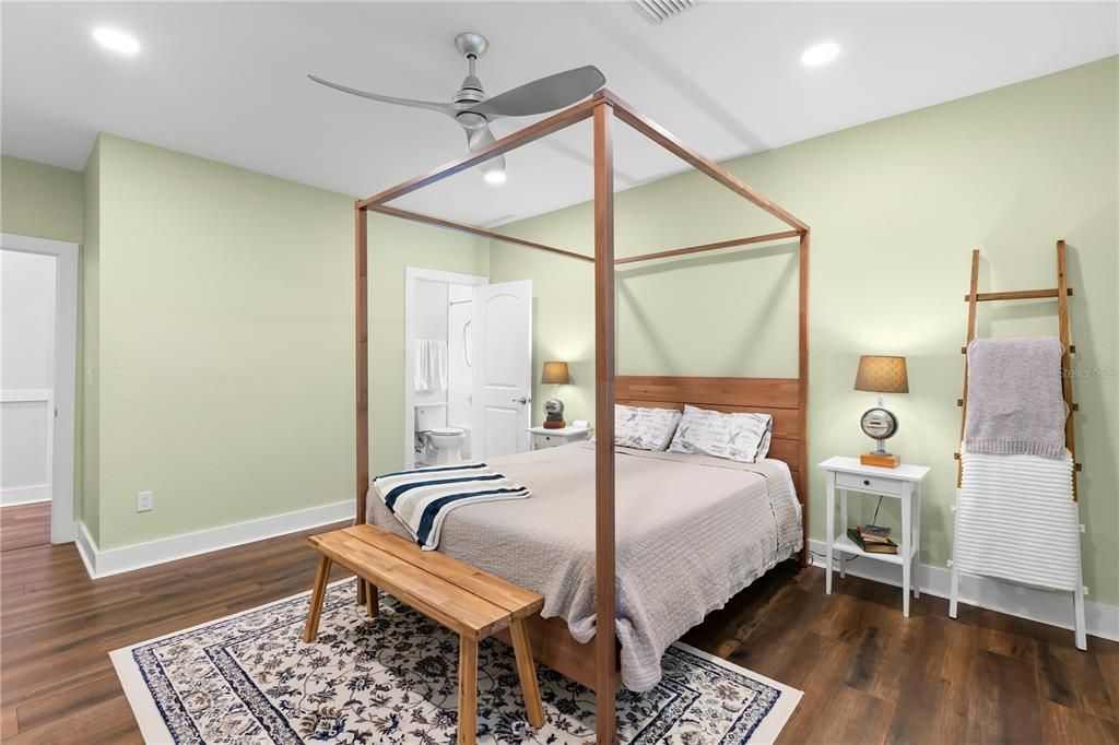 For Sale: $1,200,000 (4 beds, 5 baths, 3782 Square Feet)