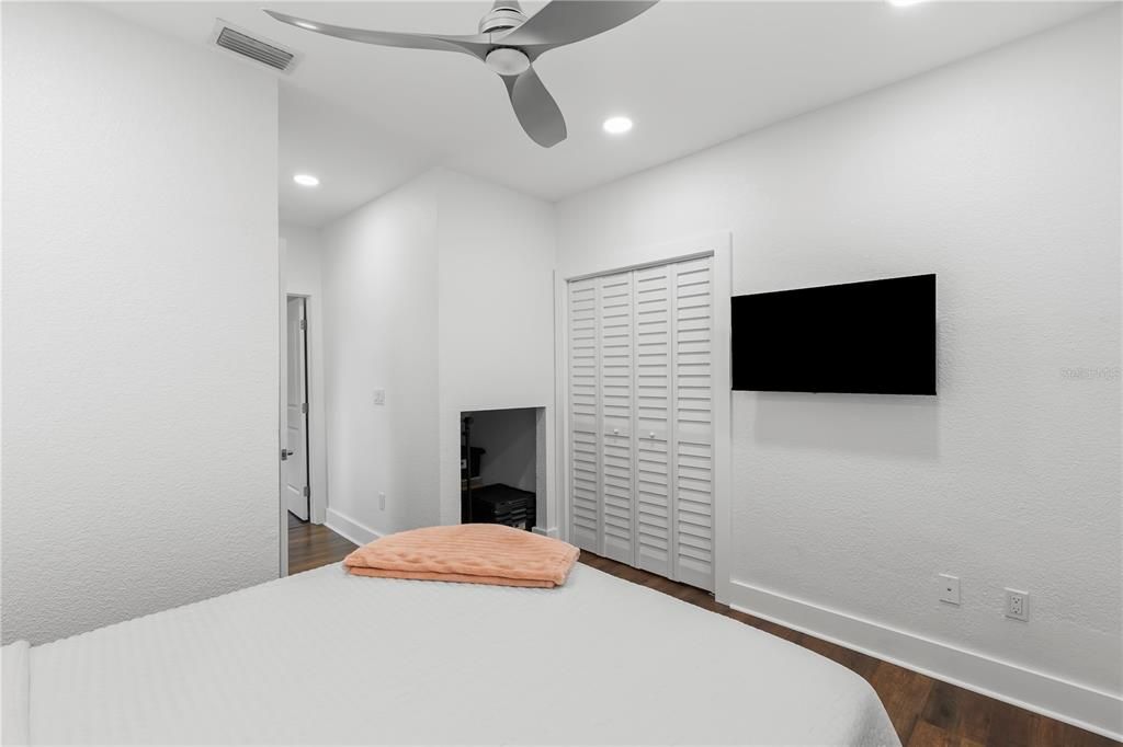 For Sale: $1,200,000 (4 beds, 5 baths, 3782 Square Feet)